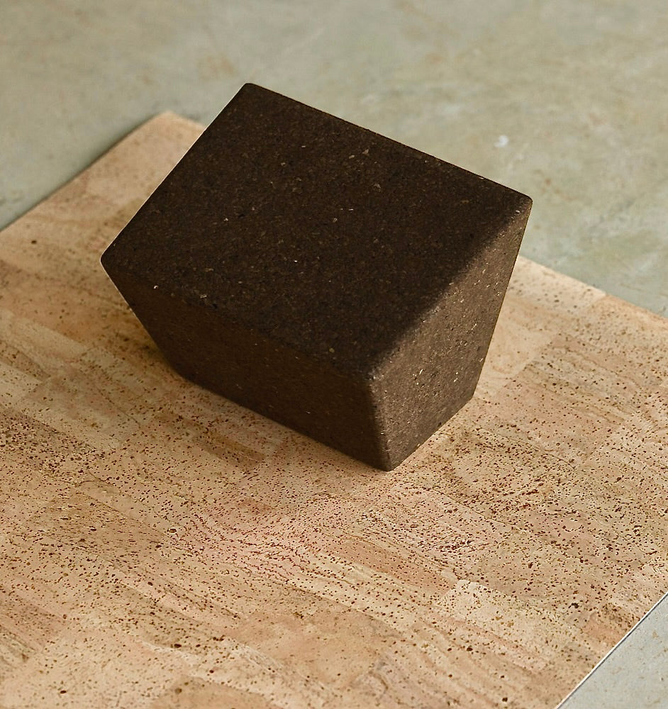 RITUIL Restorative Block in dark cork, its 15° angled wedge profile resting on a natural cork mat
