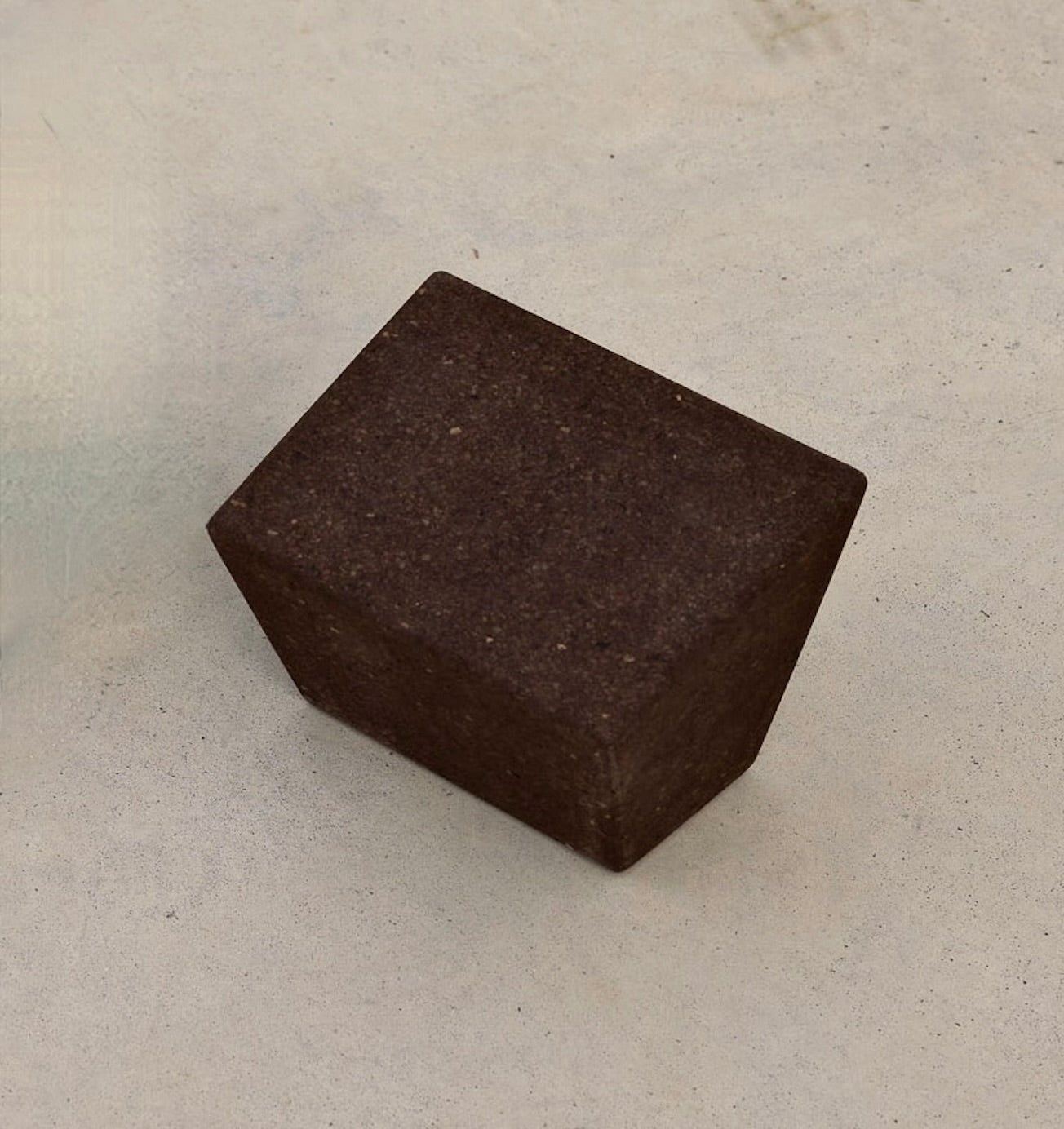 Two sustainable natural brown cork yoga blocks from Rituil, ideal for yoga and pilates practice and stretching exercises. #color_earth